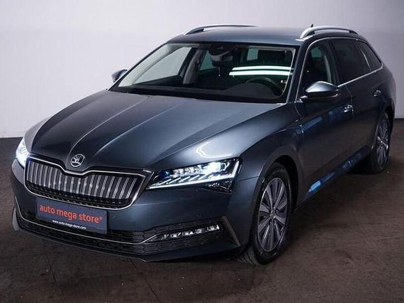 Grau Gebraucht 2021 Skoda Superb Style Kombi | 23.444 € (Fairer Preis) - Bild 1/4