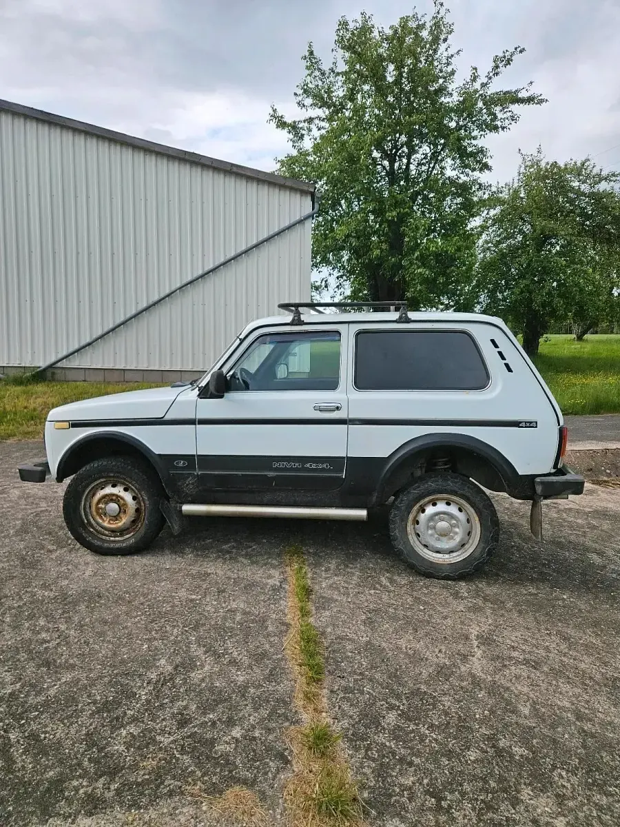Gebraucht Lada niva 81 PS (59 kW) 2010 SUV