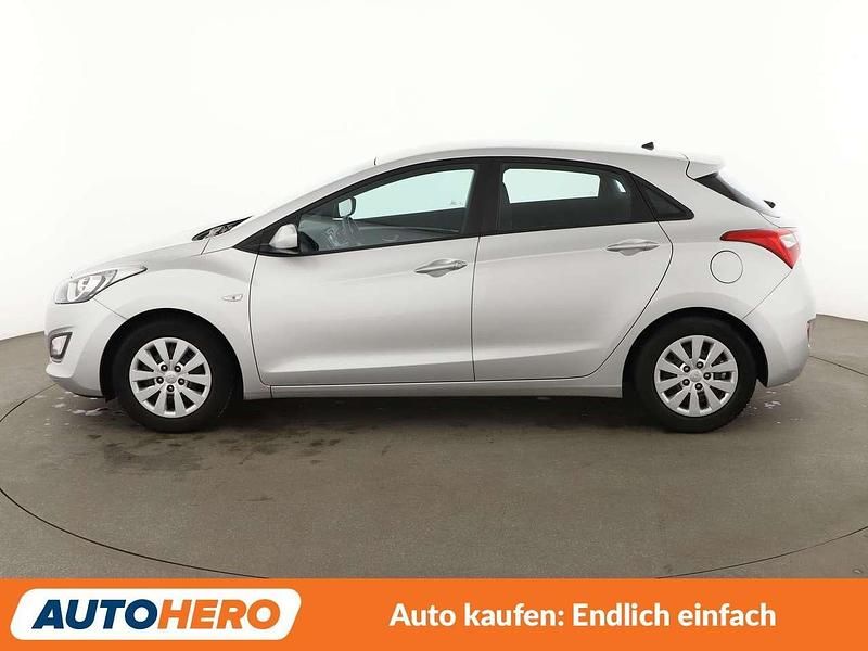 Gebraucht Hyundai i30 Classic 101 PS (74 kW) 2016 Silber Limousine