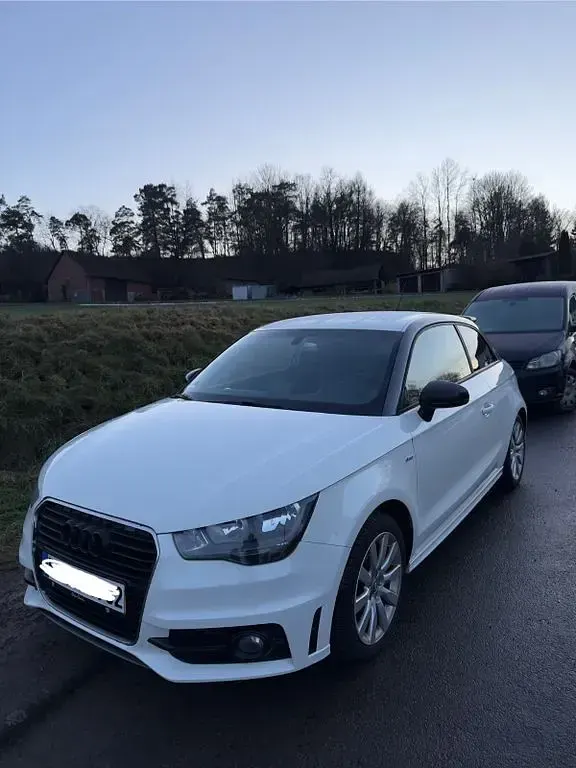 Używany Audi A1 S-Line 122 KM (89 kW) 2011 Biały Hatchback