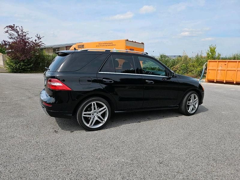 Schwarz Gebraucht 2013 Mercedes ML350 AMG SUV | 17.000 € (Superpreis) - Bild 1/4