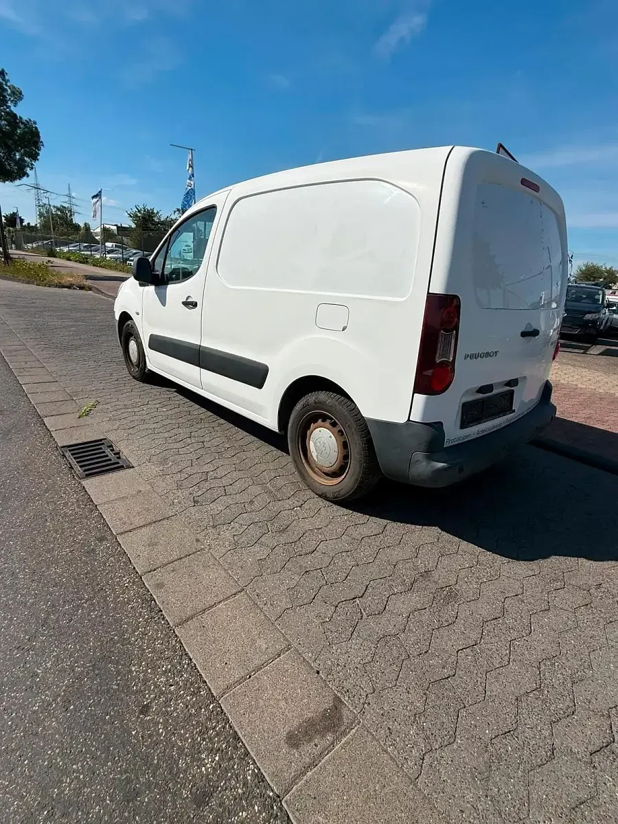 Gebraucht Peugeot Partner 98 PS (72 kW) 2013 Weiß Van / Kleinbus
