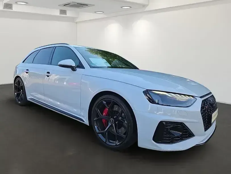 Gebraucht Audi RS4 Competition 450 PS (330 kW) 2023 Gletscherweiß metallic Kombi