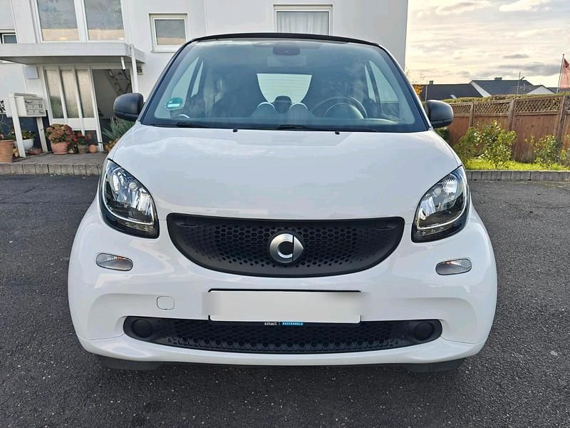 Weiß Gebraucht 2017 Smart ForTwo Coupé Coupé | 6.899 € (Fairer Preis) - Bild 1/4