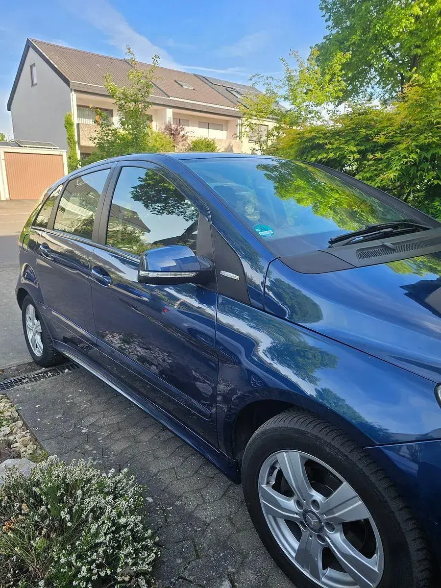 Gebraucht Mercedes B170 116 PS (85 kW) 2009 Blau Van / Kleinbus