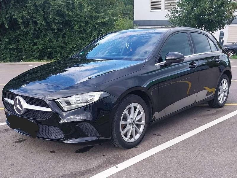 Gebraucht Mercedes A250 160 PS (117 kW) 2020 Schwarz Limousine