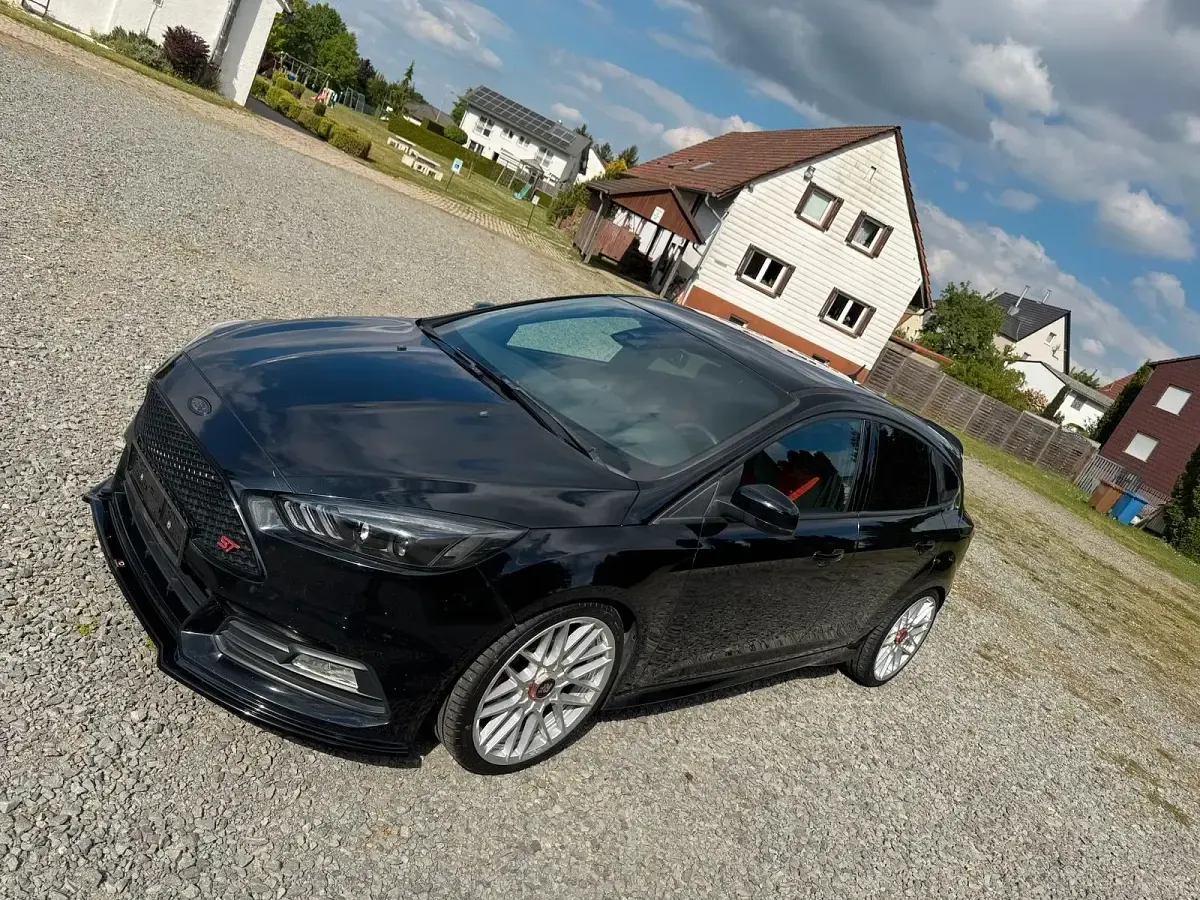 Gebraucht Ford Focus ST 250 PS (183 kW) 2015 Schwarz Limousine