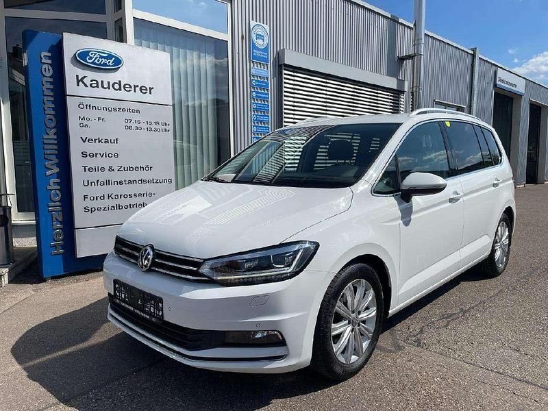 Pure white Gebraucht 2019 VW Touran Highline Van / Kleinbus | 24.930 € (Fairer Preis) - Bild 1/4