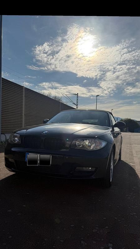 Schwarz Gebraucht 2009 BMW 118 Cabriolet Cabrio | 6.699 € (Fairer Preis) - Bild 1/4