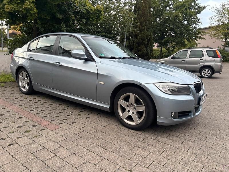Silber Gebraucht 2010 BMW 318 Limousine | 3.899 € (Guter Preis) - Bild 1/4