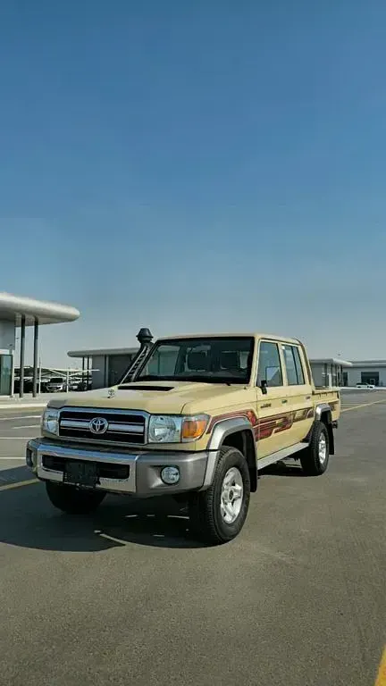 Neu Toyota Land Cruiser 194 PS (142 kW) 2026 Beige Pickup