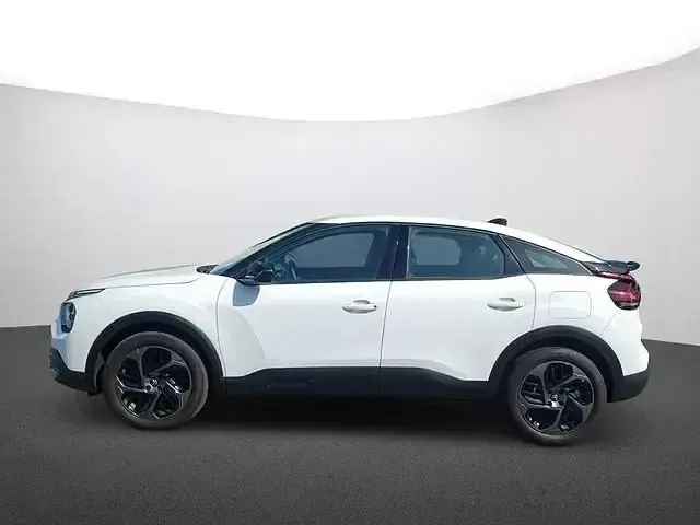Używany Citroën C4 Feel 131 KM (96 kW) 2023 Biały SUV
