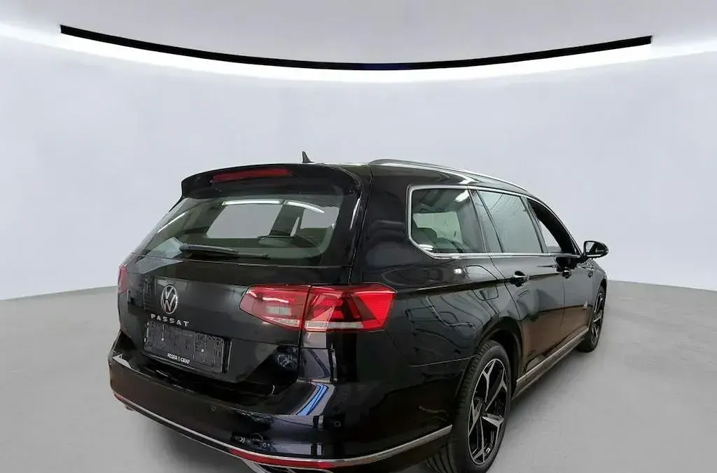 Gebraucht VW Passat R-line 190 PS (139 kW) 2022 Schwarz Kombi