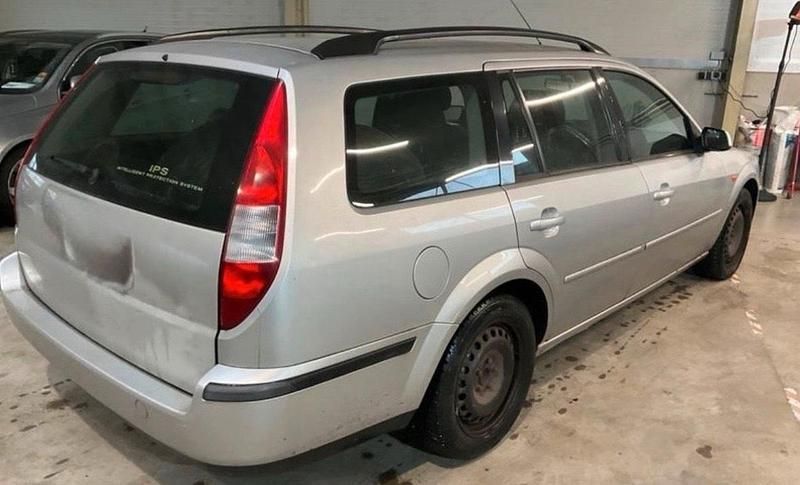 Gebraucht Ford Mondeo 131 PS (96 kW) 2002 Silber Kombi