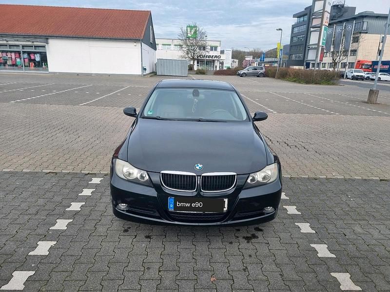 Gebraucht BMW 318 143 PS (105 kW) 2008 Schwarz Limousine