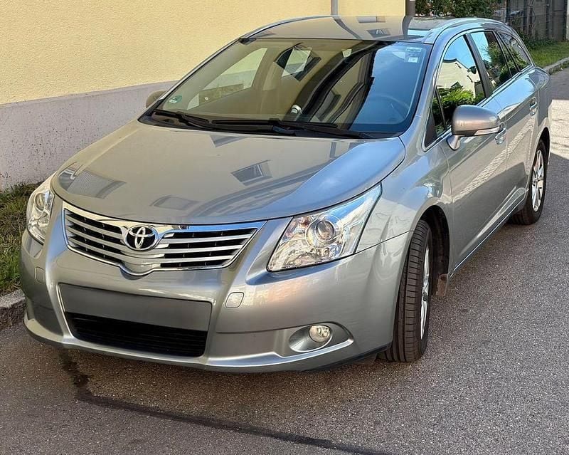 Silber Gebraucht 2010 Toyota Avensis Edition Kombi | 6.999 € (Fairer Preis) - Bild 1/4