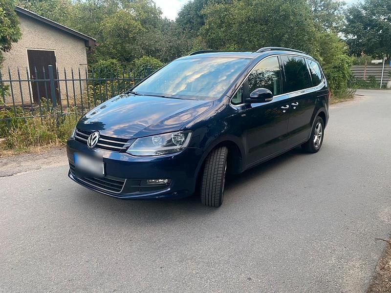 Blau Gebraucht 2012 VW Sharan Match Van / Kleinbus | 10.999 € (Fairer Preis) - Bild 1/4