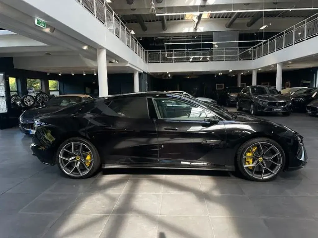 Gebraucht Lotus Emeya 675 kW (918 PS) 2025 Schwarz Kleinwagen