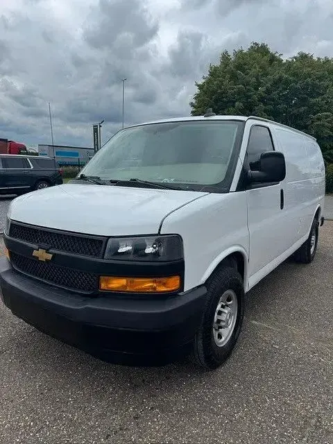 Gebraucht Chevrolet Express 266 PS (195 kW) 2022 Weiß Van / Kleinbus