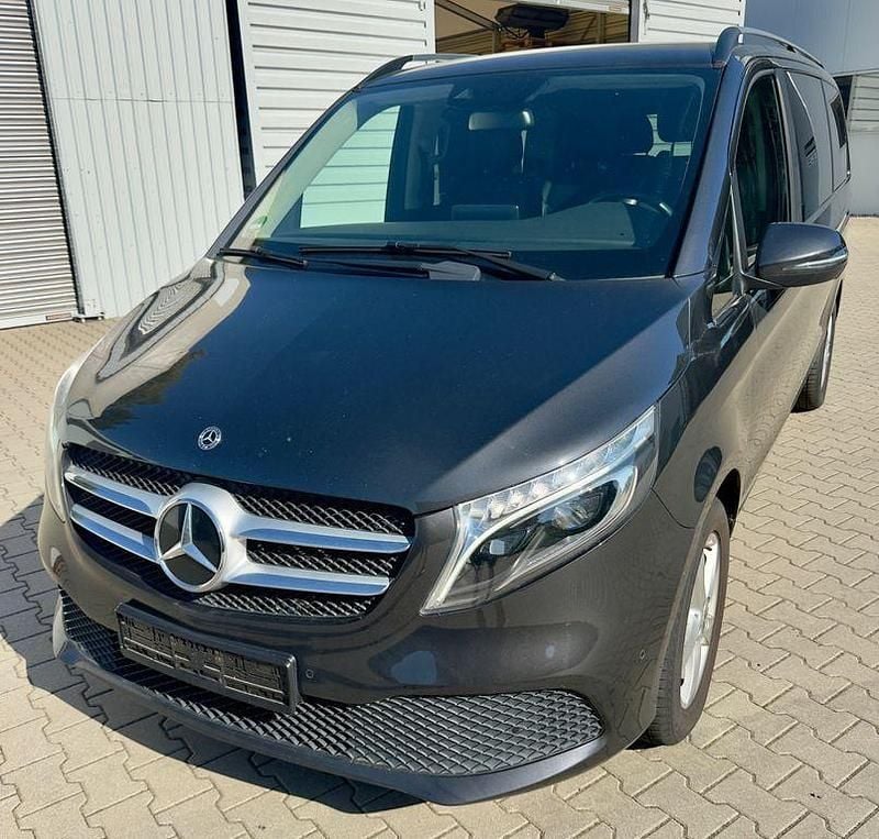 Schwarz Gebraucht 2019 Mercedes V300 Van / Kleinbus | 36.400 € (Superpreis) - Bild 1/4