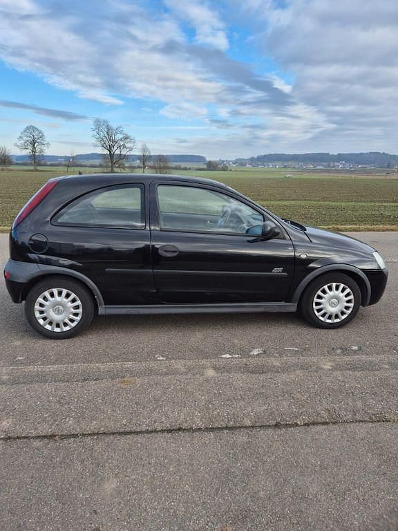 Schwarz Gebraucht 2002 Opel Corsa Sport Kleinwagen | 1.199 € (Etwas zu teuer) - Bild 1/4