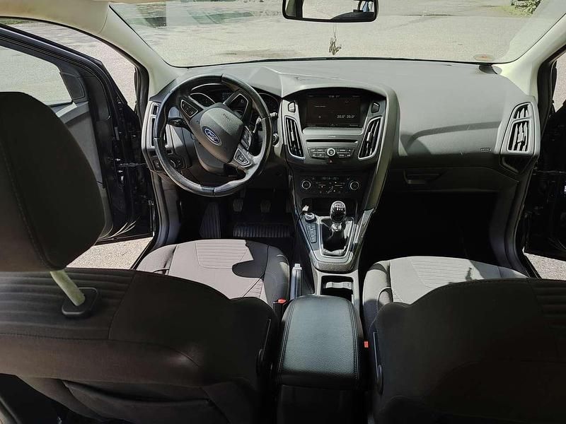 Gebraucht Ford Focus Titanium 125 PS (91 kW) 2016 Schwarz Kombi