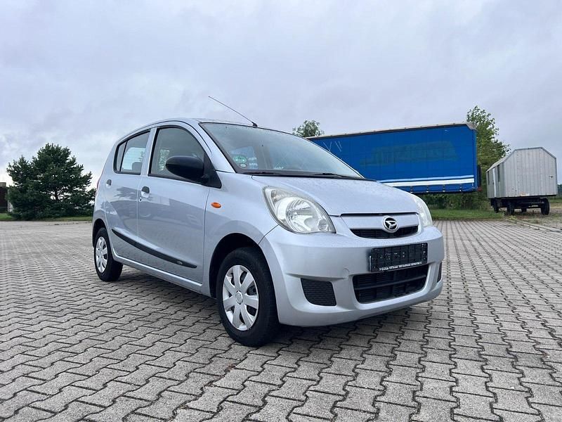 Gebraucht Daihatsu Cuore 70 PS (51 kW) 2009 Silber Kleinwagen