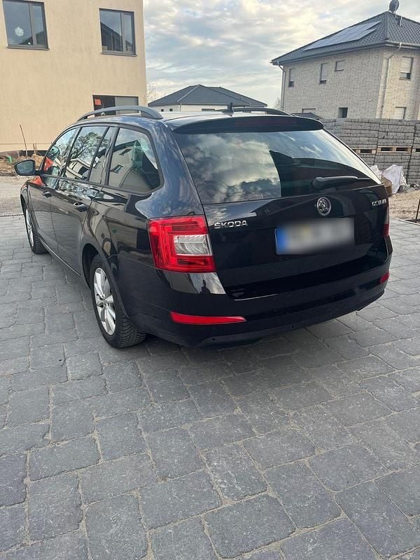 Usado Skoda Octavia 110 HP (80 kW) 2017 Preto Carrinha