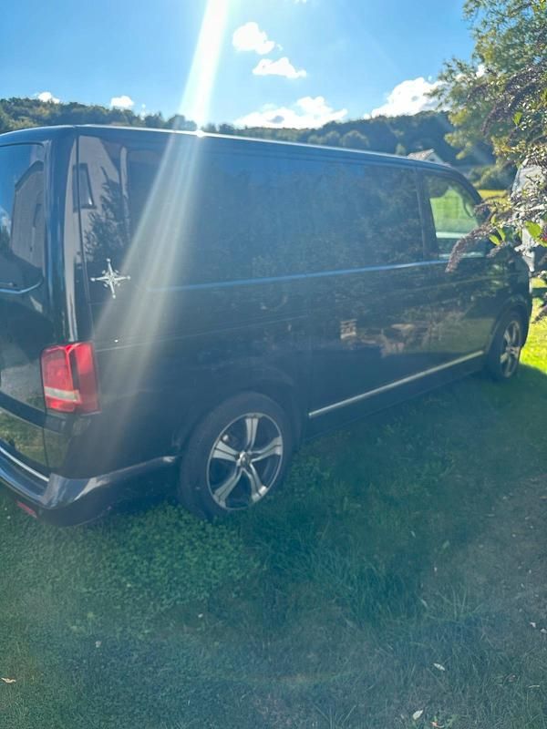 Schwarz Gebraucht 2010 VW T5 Highline Van | 18.500 € (Etwas zu teuer) - Bild 1/4