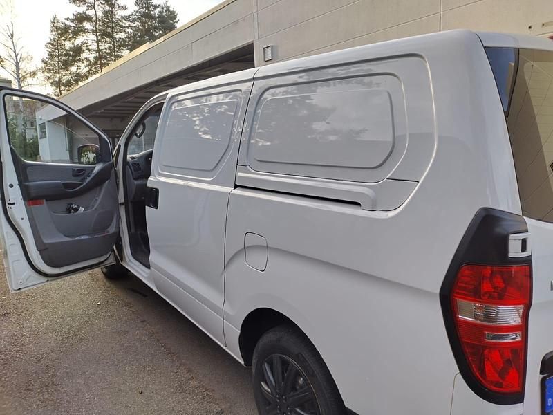 Gebraucht Hyundai H-1 170 PS (125 kW) 2008 Weiß Van / Kleinbus