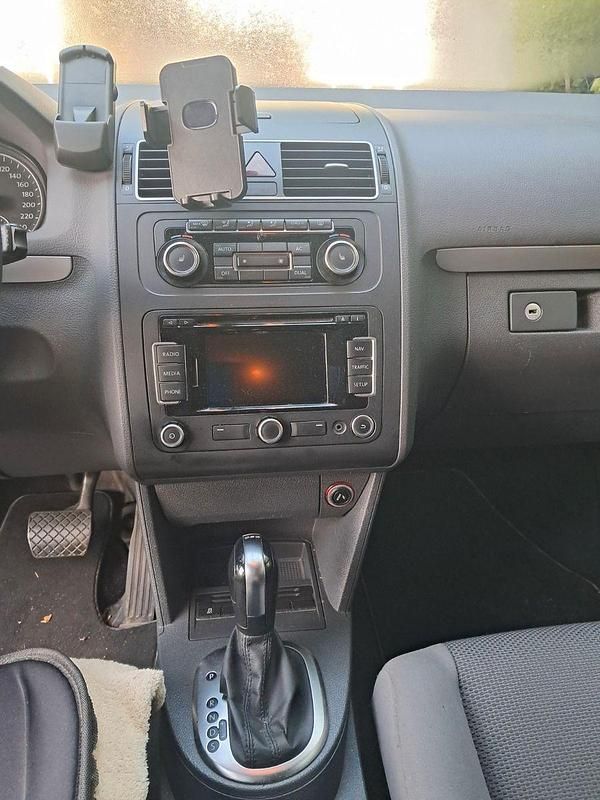 Gebraucht VW Touran Trendline 140 PS (102 kW) 2012 Schwarz Van / Kleinbus