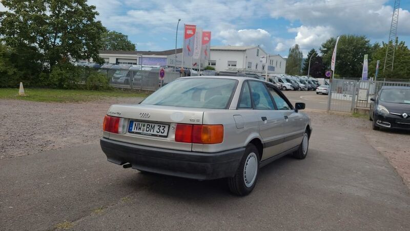 Grau Gebraucht 1987 Audi 80 Limousine | 1.250 € - Bild 1/4