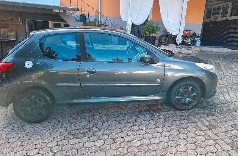 Gebraucht Peugeot 206+ 75 PS (55 kW) 2013 Grau Kleinwagen