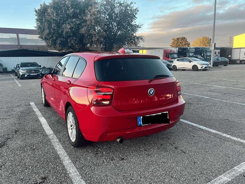 Gebraucht BMW 114 102 PS (75 kW) 2012 Rot Kleinwagen