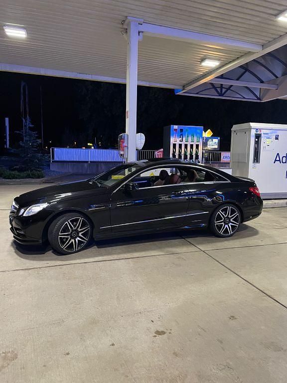 Gebraucht Mercedes E200 Elegance 184 PS (135 kW) 2013 Schwarz Coupé
