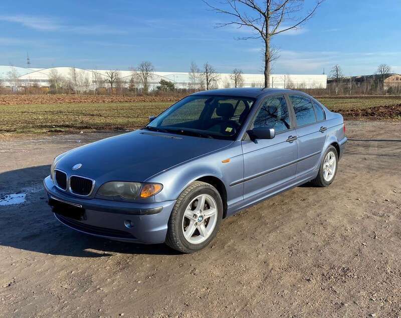 Blau Gebraucht 2003 BMW 316 Limousine | 1.100 € (Guter Preis) - Bild 1/4