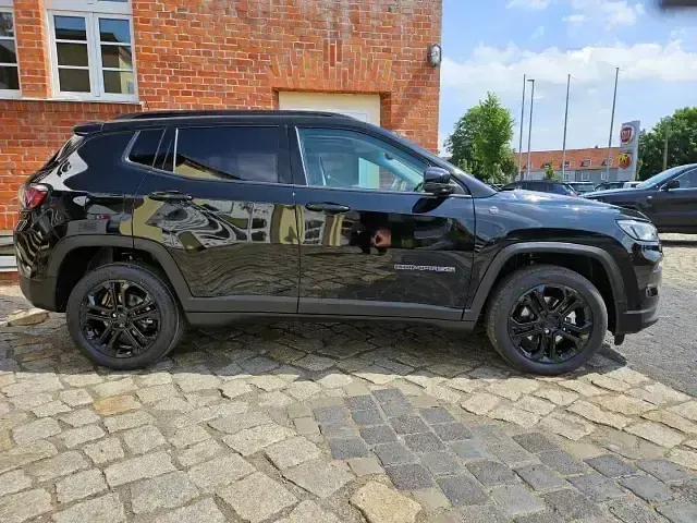 Neu Jeep Compass North 131 PS (96 kW) 2025 Schwarz SUV