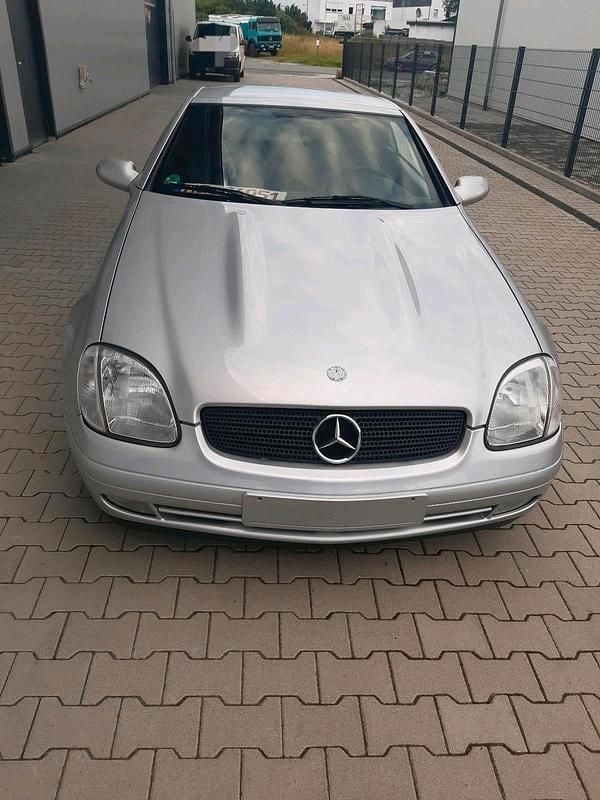 Second-hand Mercedes SLK200 136 CP (100 kW) 1997 Argintiu Cabrio
