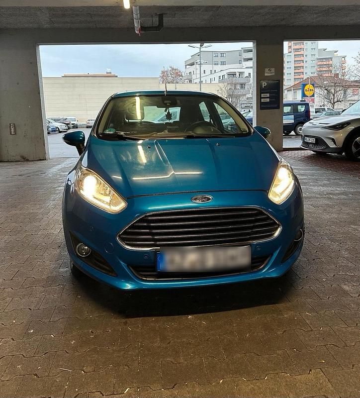Gebraucht Ford Fiesta 95 PS (69 kW) 2014 Blau Kleinwagen