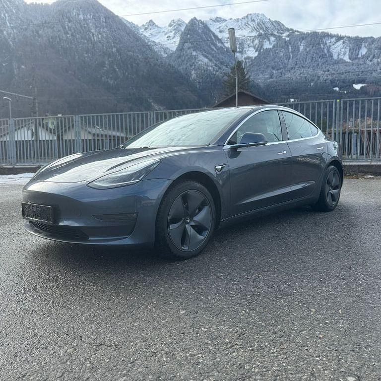 Grau Gebraucht 2020 Tesla Model 3 Long Range AWD Limousine | 13.900 € (Guter Preis) - Bild 1/4