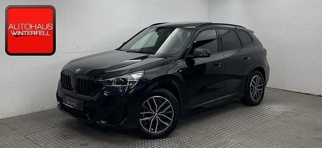 Black sapphire metal (metallic) Gebraucht 2024 BMW X1 Sport Line SUV | 42.800 € (Guter Preis) - Bild 1/4