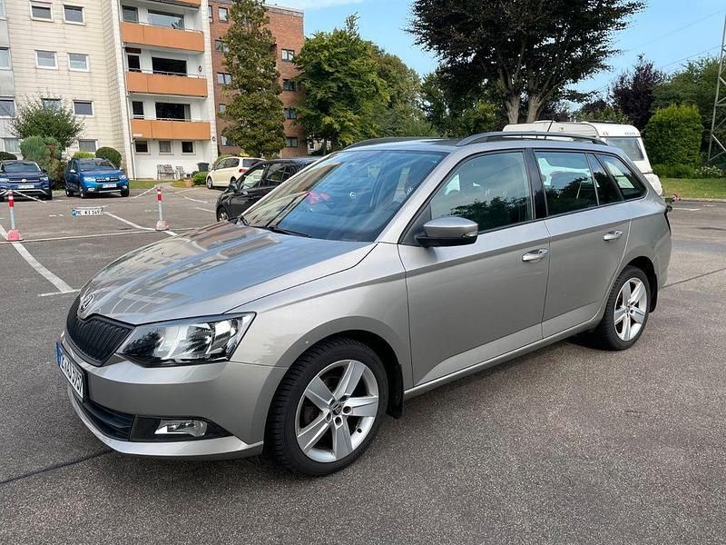 Beige Gebraucht 2016 Skoda Fabia Active Kleinwagen | 8.200 € (Fairer Preis) - Bild 1/4