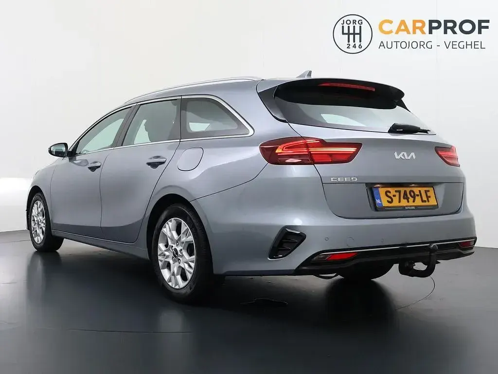 Gebraucht Kia Ceed Sportswagon 120 PS (88 kW) 2023 Grau Kombi