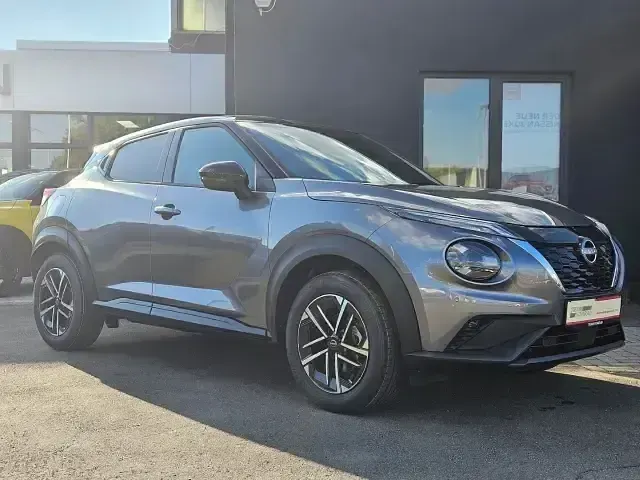 Neu Nissan Juke N-Connecta 143 PS (105 kW) 2025 Grau (dark grey (m), kontrastfarbe: black) SUV