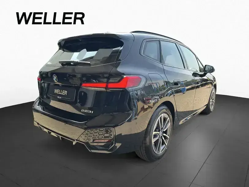 Gebraucht BMW 223 Active Tourer M Sport 218 PS (160 kW) 2025 Saphirschwarz (schwarz) Van / Kleinbus