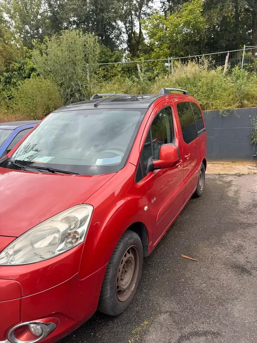 Gebraucht Peugeot Partner Tepee Outdoor 120 PS (88 kW) 2012 Rot Van / Kleinbus
