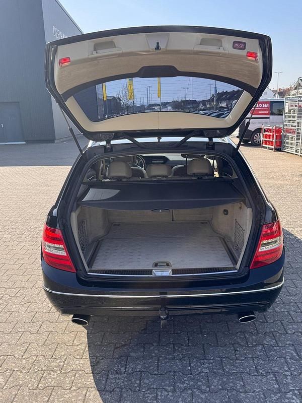Gebraucht Mercedes C350 265 PS (194 kW) 2012 Schwarz Kombi