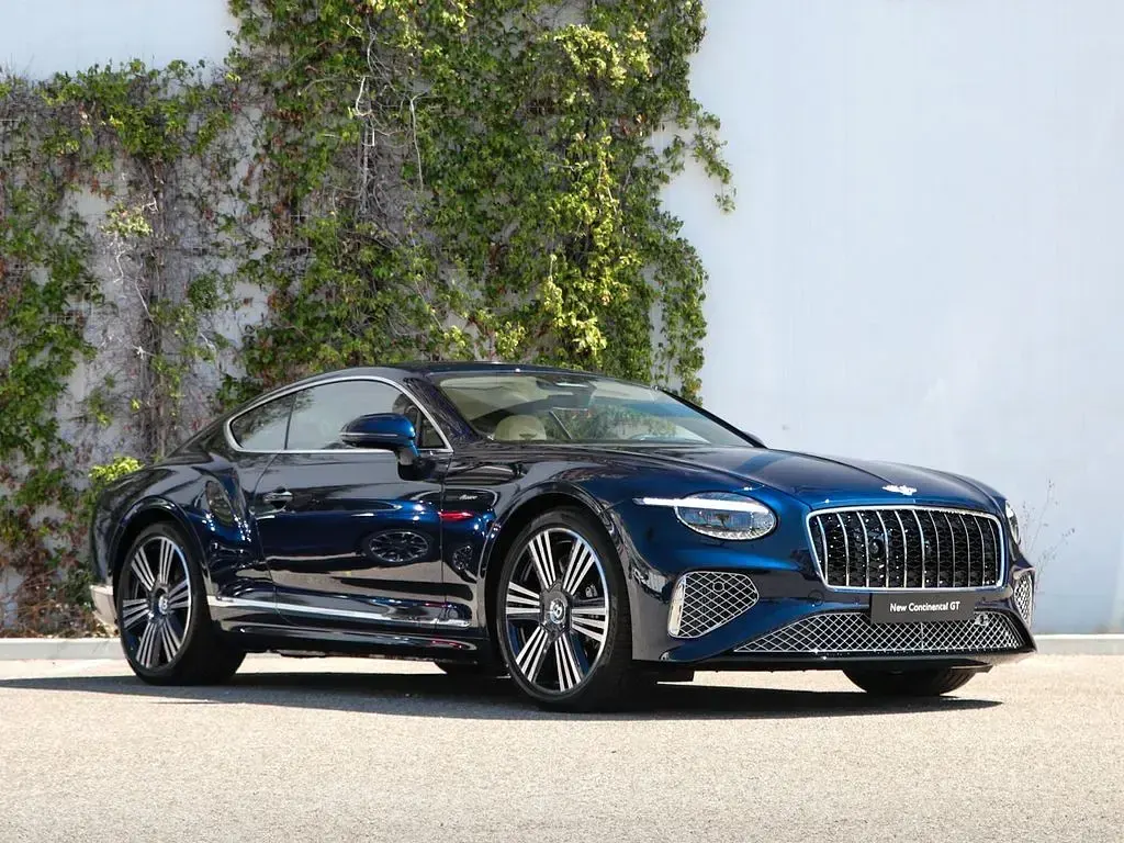 Neu Bentley Continental 680 PS (500 kW) 2026 Blau