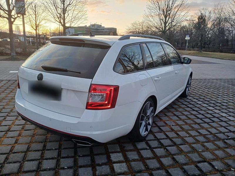 Gebraucht Skoda Octavia vRS 220 PS (161 kW) 2015 Weiß Kleinwagen