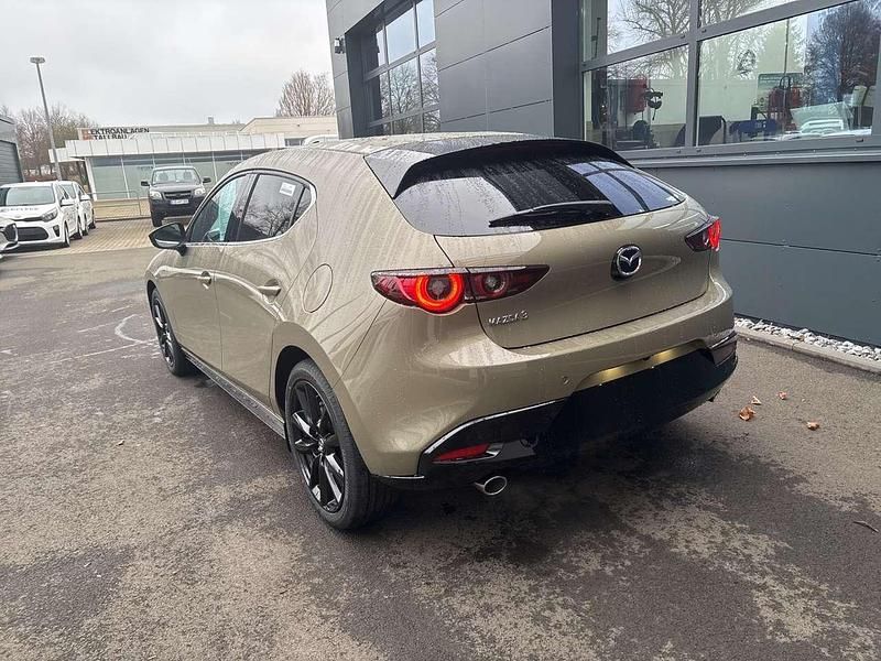 Neu Mazda 3 Homura-Line 140 PS (102 kW) 2026 Zircon sand Limousine